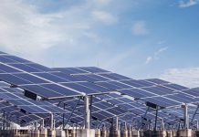 Podem propone cubrir la AP-7 y la C-17 de placas solares