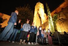 El campanario de la Iglesia de Sant Esteve estrena iluminación artística