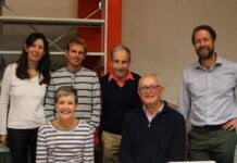 Un expolítico australiano visita el Archivo para documentarse sobre Jeroni Rodoreda