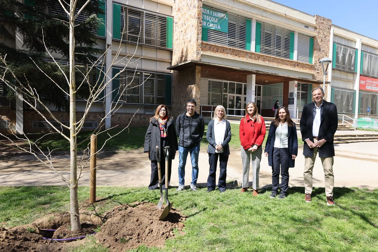 Granollers incorpora un nuevo árbol en el programa Amics dels Arbres con motivo del 125 aniversario de Estabanell