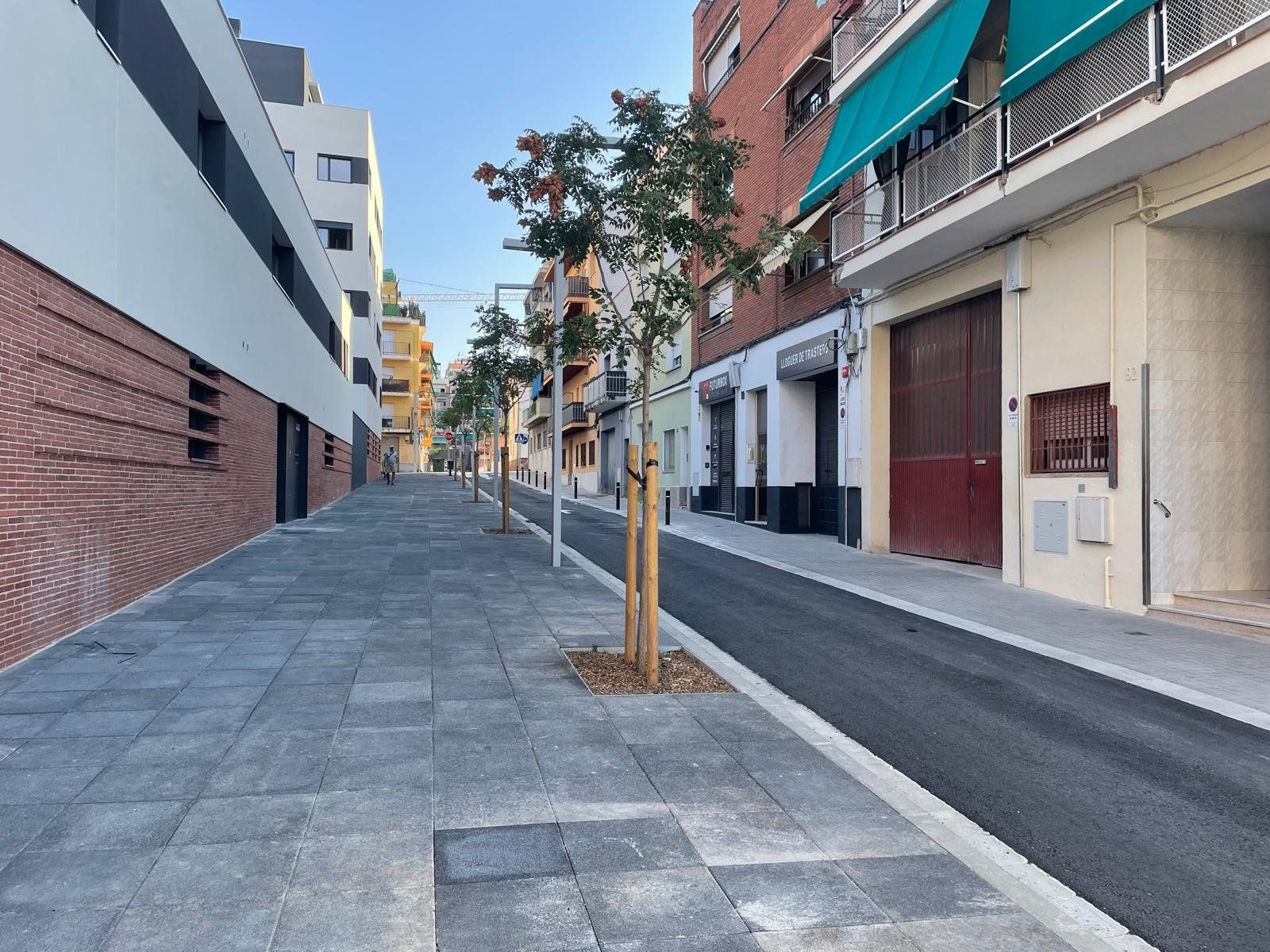 Finalizan las obras de mejora de las aceras y el pavimento de las calles de Agustina de Aragó y Tetuan